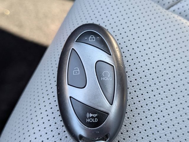 Used 2025 Hyundai Elantra Limited image 30