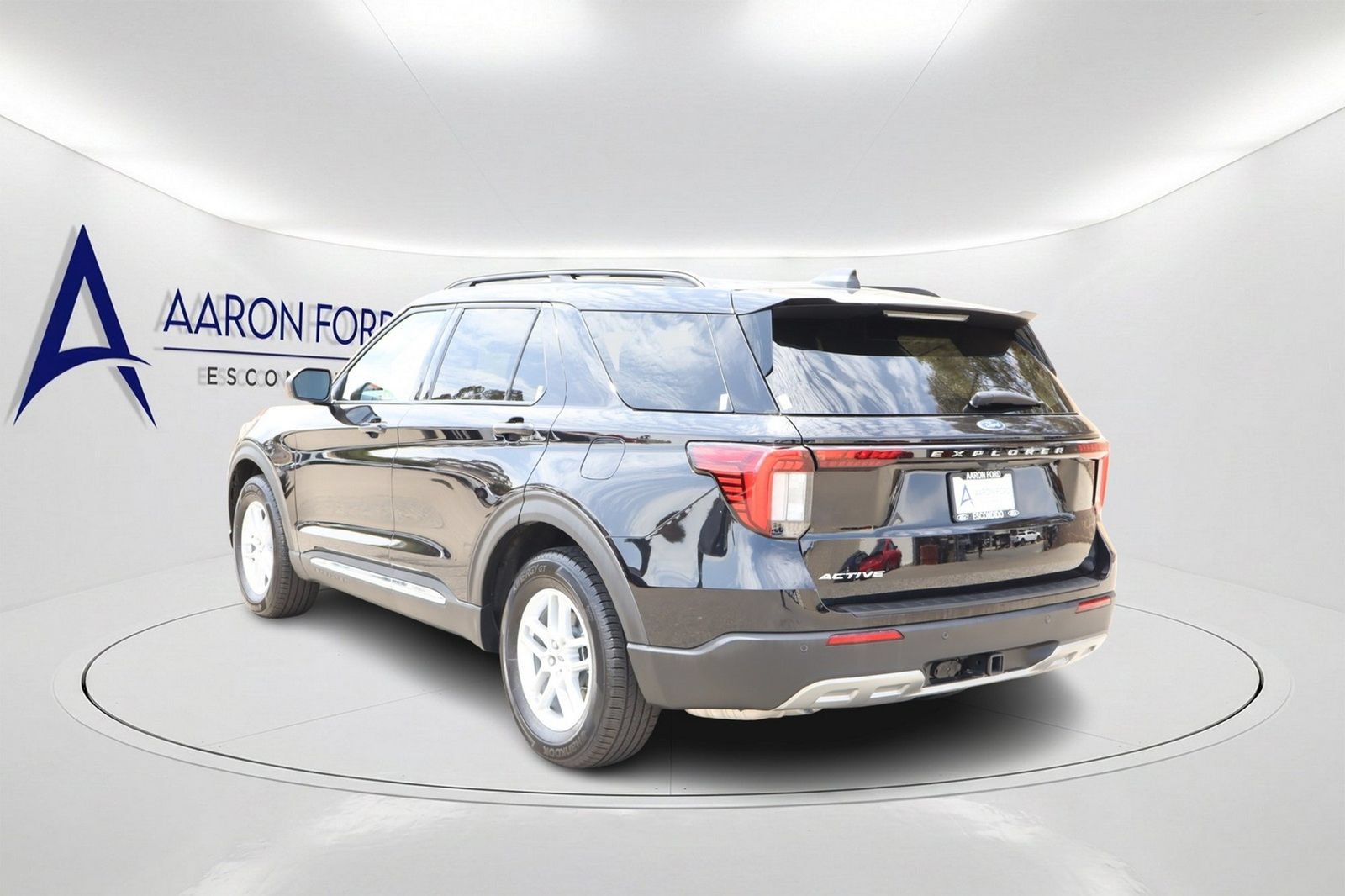 Used 2025 Ford Explorer Active w/ Active Comfort Package RWD image 7