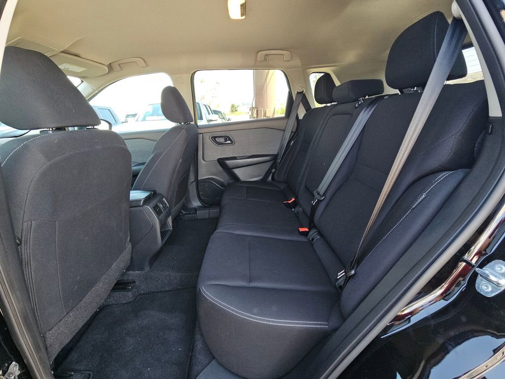 Used 2023 Nissan Rogue S image 19