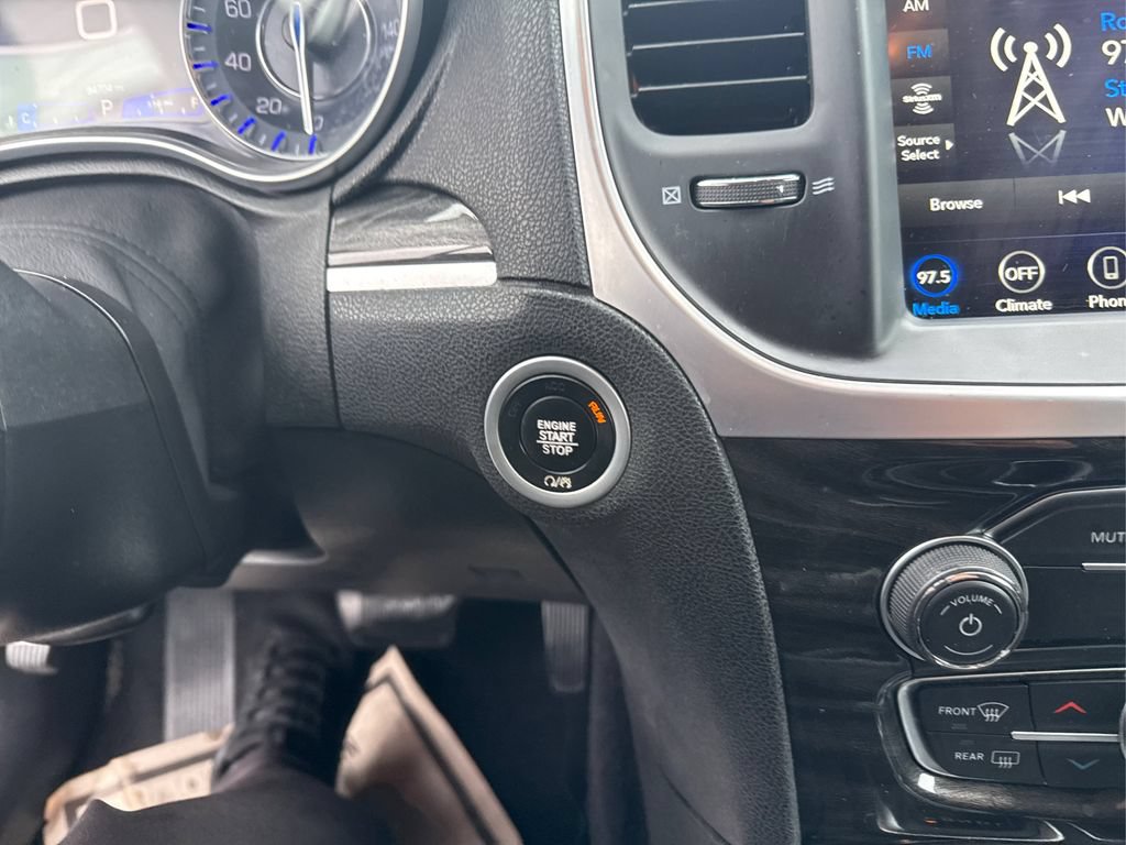 Used 2022 Chrysler 300 Touring AWD/4WD image 36