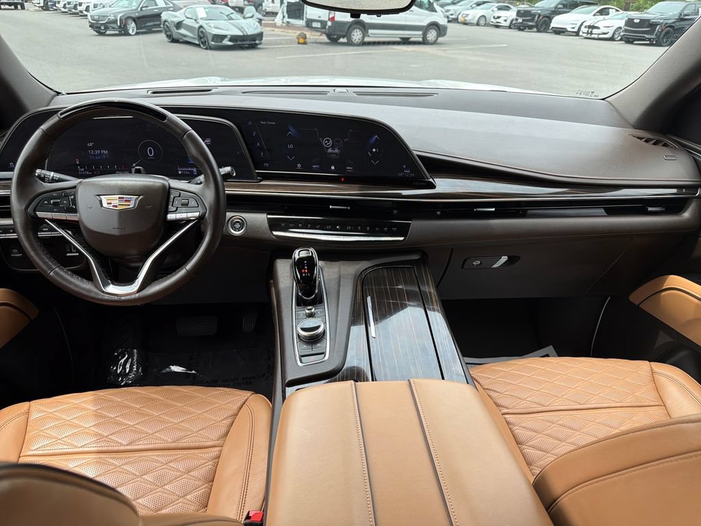 Certified 2024 Cadillac Escalade Premium Luxury AWD/4WD image 13