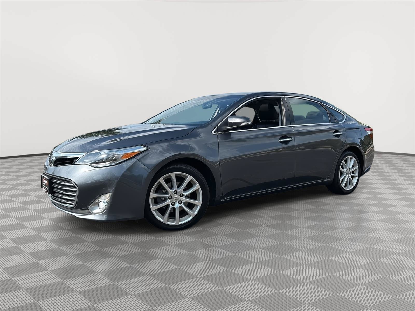 Used 2013 Toyota Avalon Limited w/ Technology Pkg FWD image 1