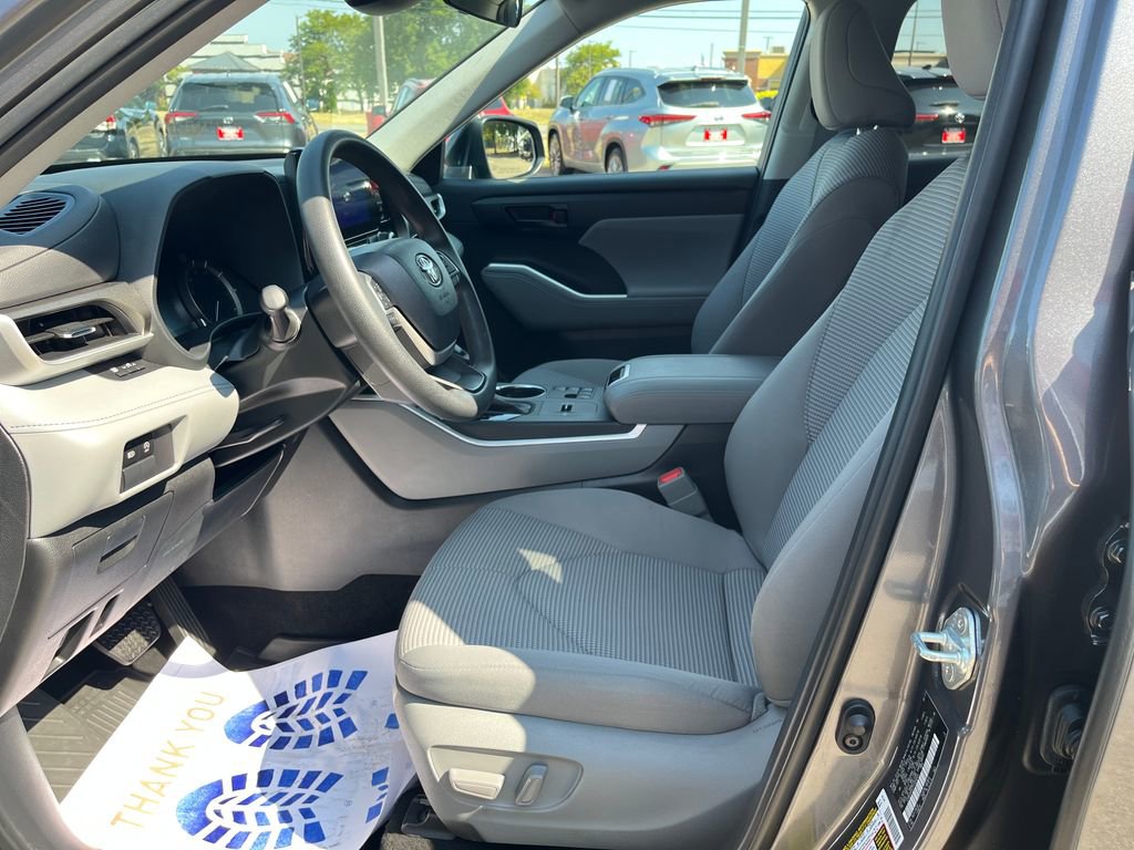 Certified 2023 Toyota Highlander L image 11