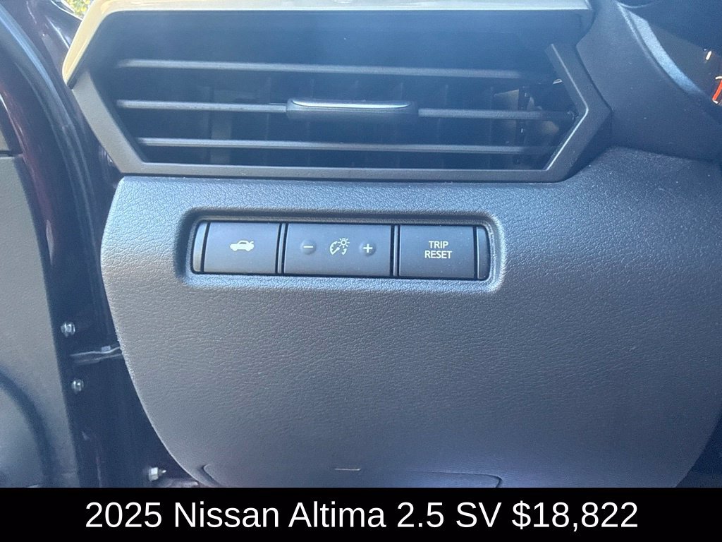 Used 2025 Nissan Altima 2.5 SV FWD image 24