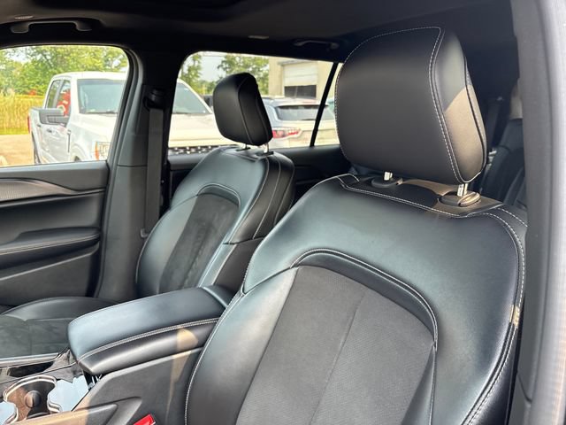 Used 2023 Jeep Grand Cherokee L Laredo AWD/4WD image 9