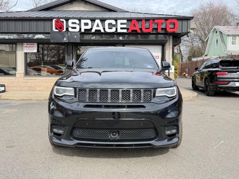 Used 2018 Jeep Grand Cherokee SRT image 2