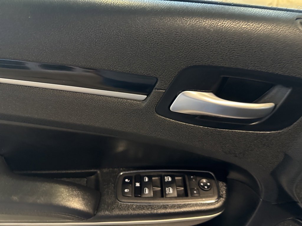Certified 2023 Chrysler 300 Touring w/ Sport Appearance Package image 15