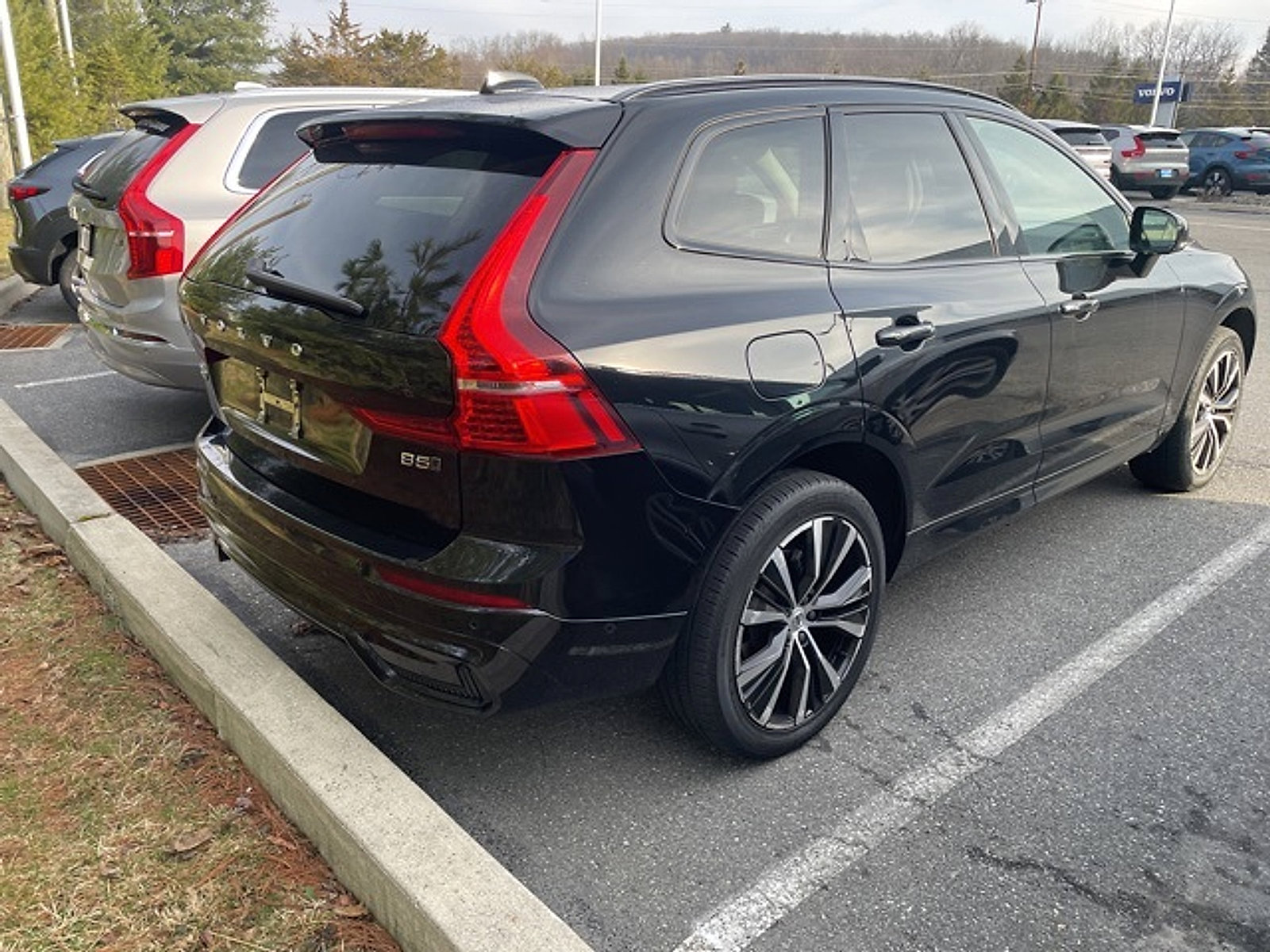 Used 2023 Volvo XC60 B5 Ultimate w/ Climate Package image 9