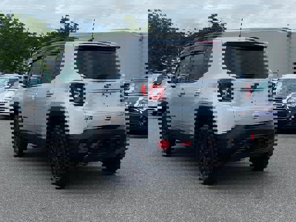 Used 2018 Jeep Renegade Trailhawk image 3