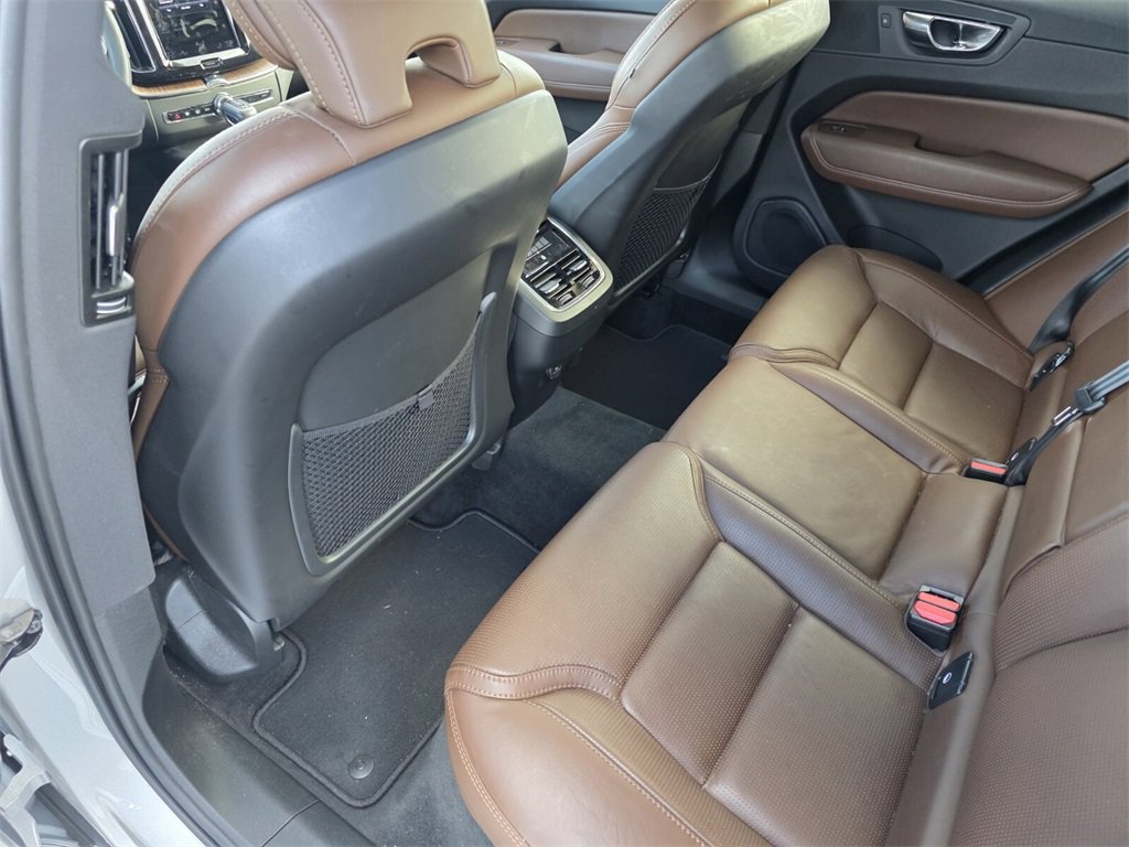 Used 2021 Volvo XC60 T6 Inscription w/ Protection Package Premier image 14
