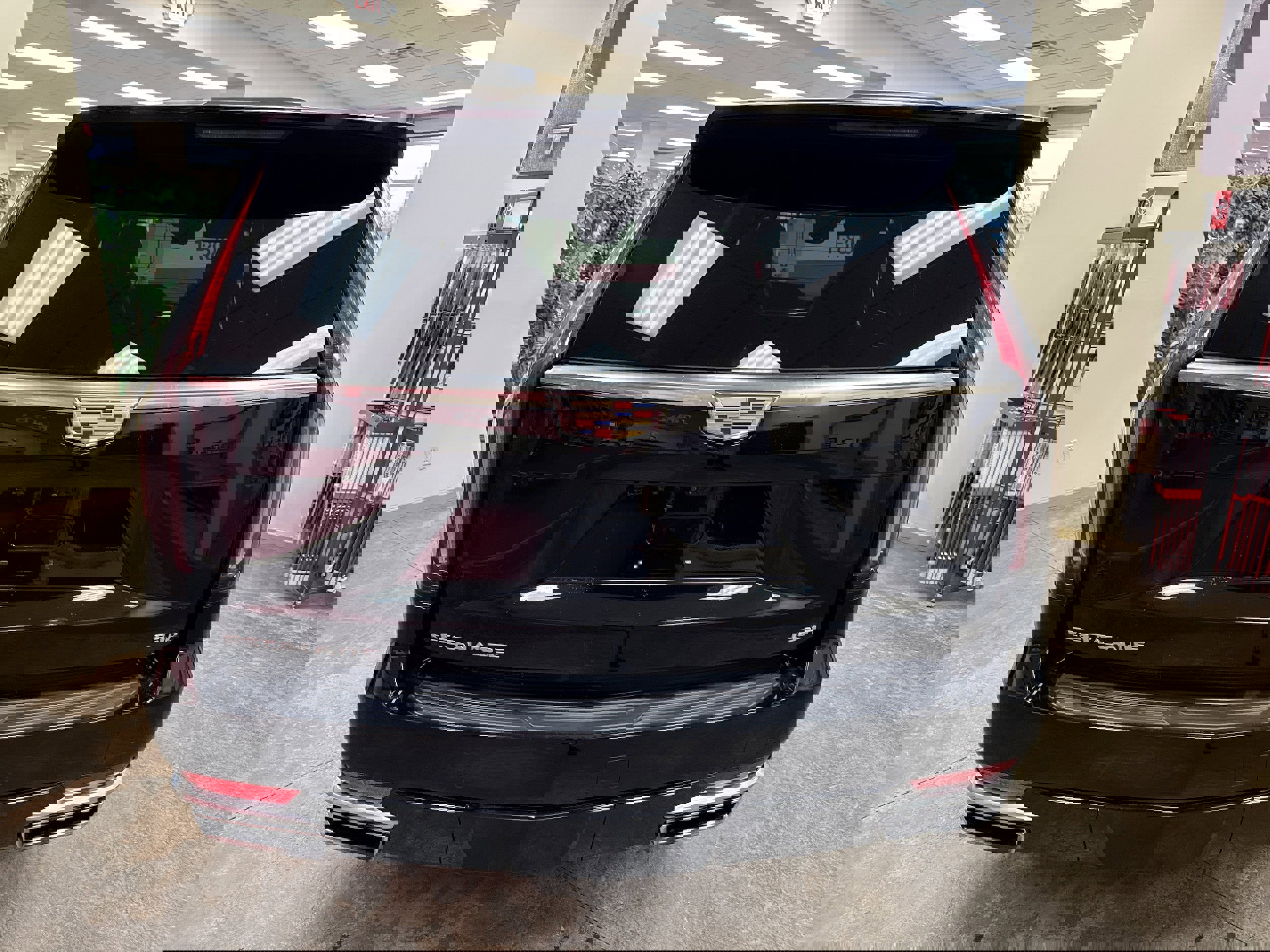 Used 2024 Cadillac Escalade Premium Luxury image 11