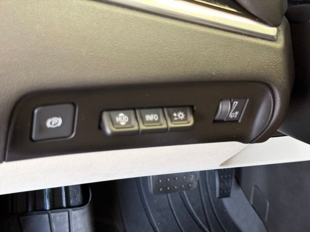 Used 2022 Buick Enclave Avenir w/ Avenir Technology Package FWD image 25