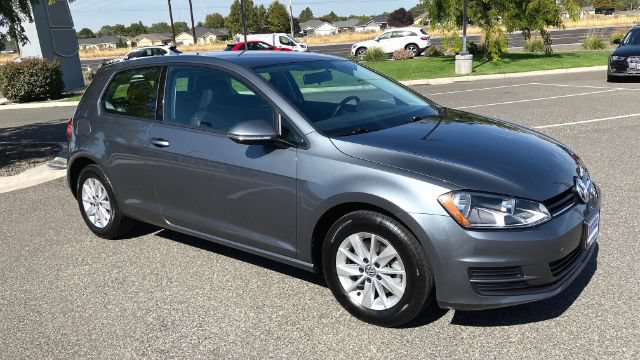 Used 2015 Volkswagen Golf S FWD image 2