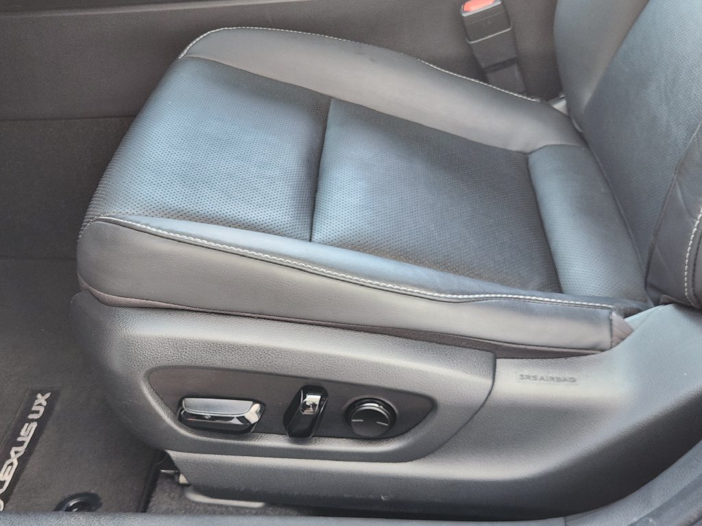 Used 2021 Lexus UX 200 w/ Premium Package FWD image 23
