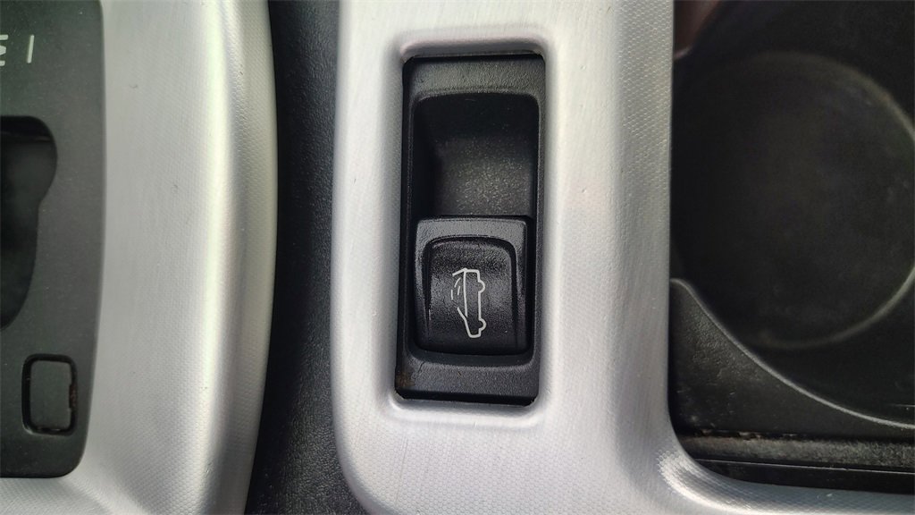 Used 2013 Volvo C70 T5 w/ Climate Pkg image 25