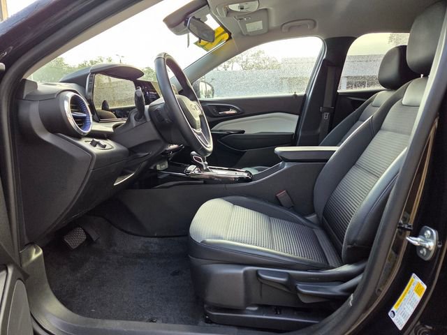 Certified 2025 Chevrolet Trax LT w/ LT Convenience Package FWD image 12