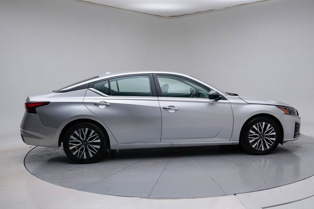 Used 2024 Nissan Altima 2.5 SV image 12