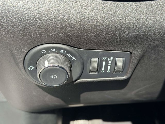 Certified 2023 Jeep Compass Latitude AWD/4WD image 26