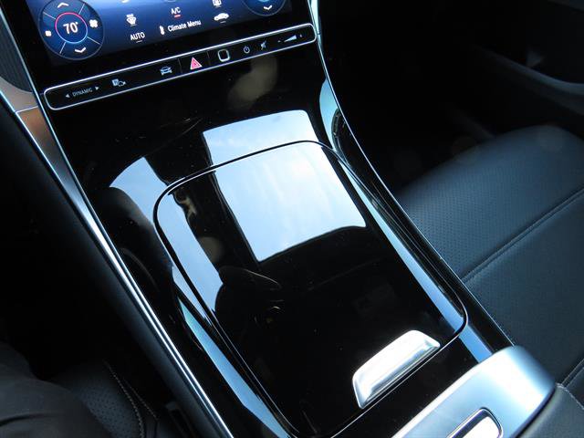 Used 2025 Mercedes-Benz GLC 300 4MATIC image 16