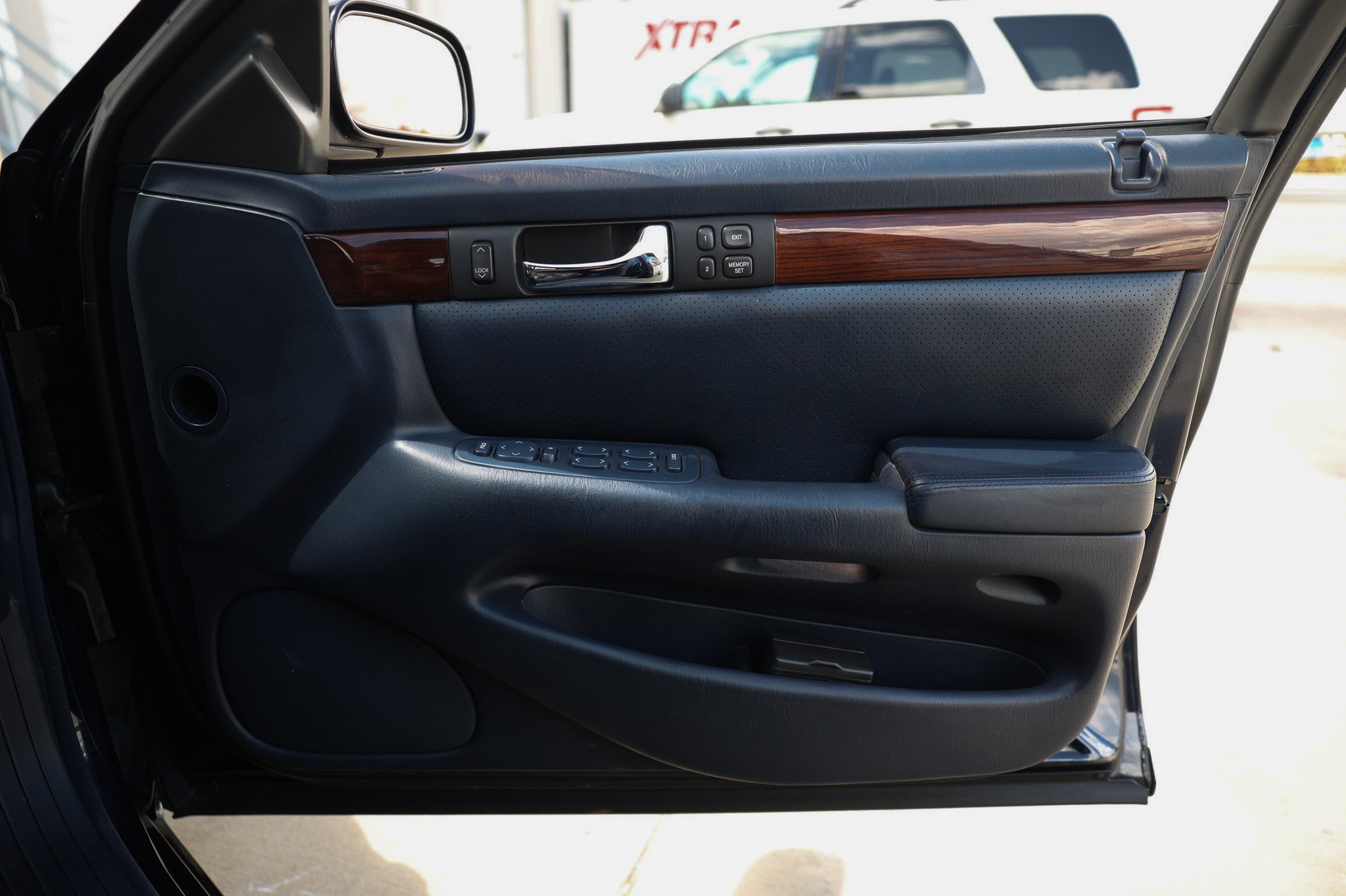 Used 1999 Cadillac Seville STS FWD image 41