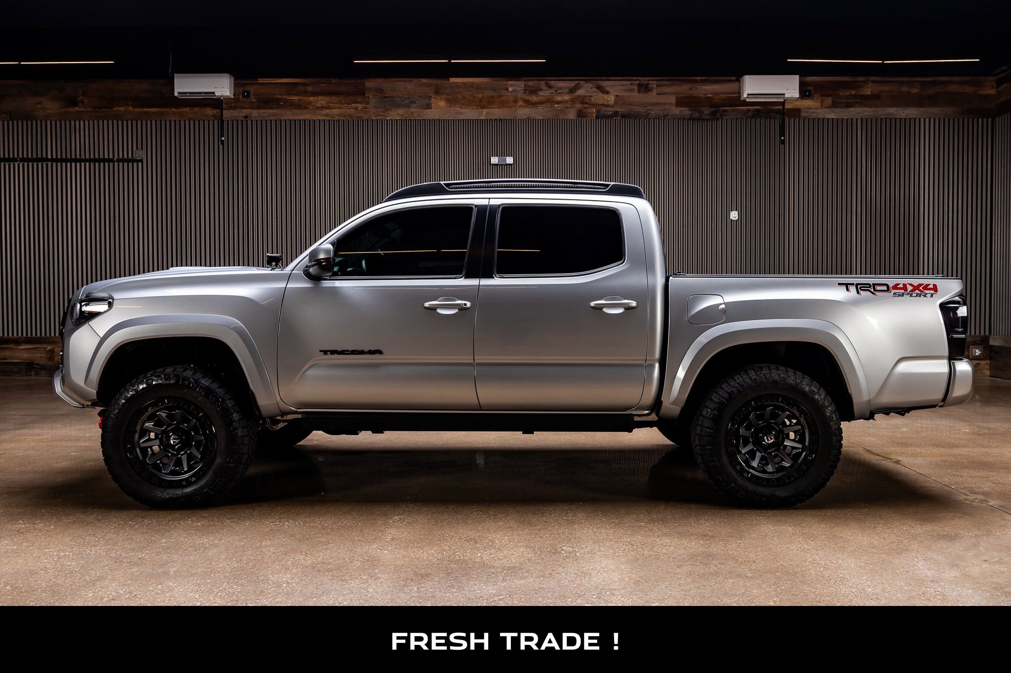 Used 2017 Toyota Tacoma TRD Sport w/ Tow Package (A/T) AWD/4WD image 5