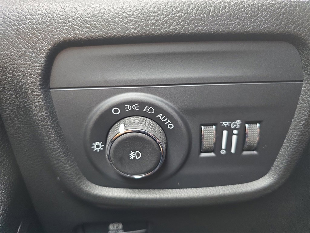 New 2025 Jeep Grand Cherokee Summit w/ Luxury Tech Group V image 27