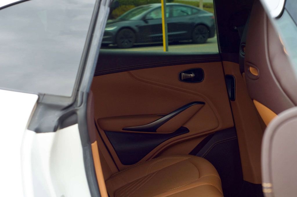 Used 2022 Aston Martin DBX image 47