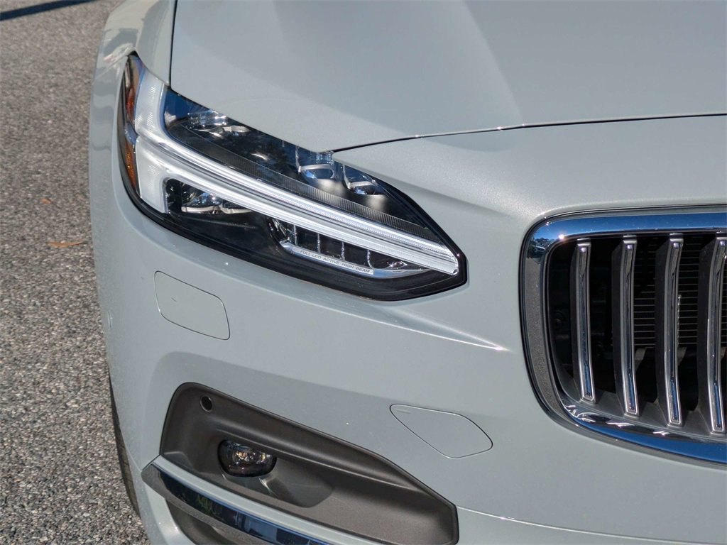 Used 2025 Volvo S90 B6 Plus image 10