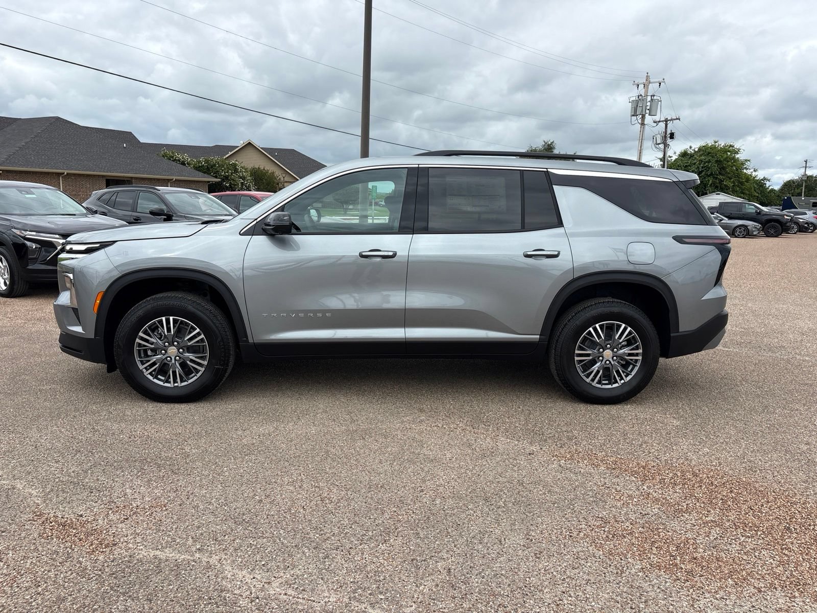 New 2026 Chevrolet Traverse LT w/ Driver Confidence Package FWD image 2