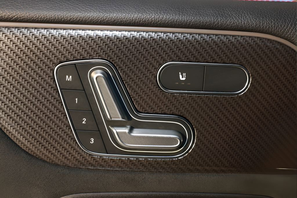 Used 2023 Mercedes-Benz GLB 250 4MATIC image 38