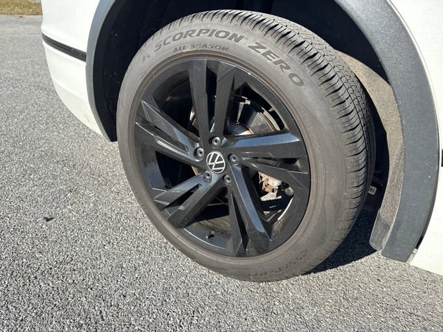 Used 2023 Volkswagen Tiguan SE R-Line image 9