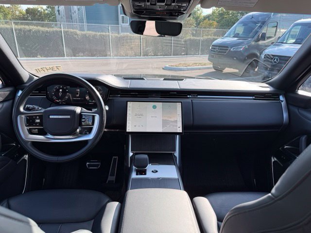 Used 2025 Land Rover Range Rover Long Wheelbase SE AWD/4WD image 10