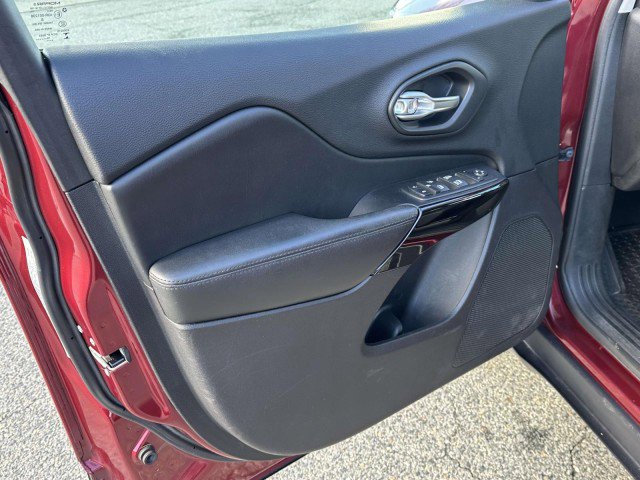 Used 2020 Jeep Cherokee Latitude Plus image 15