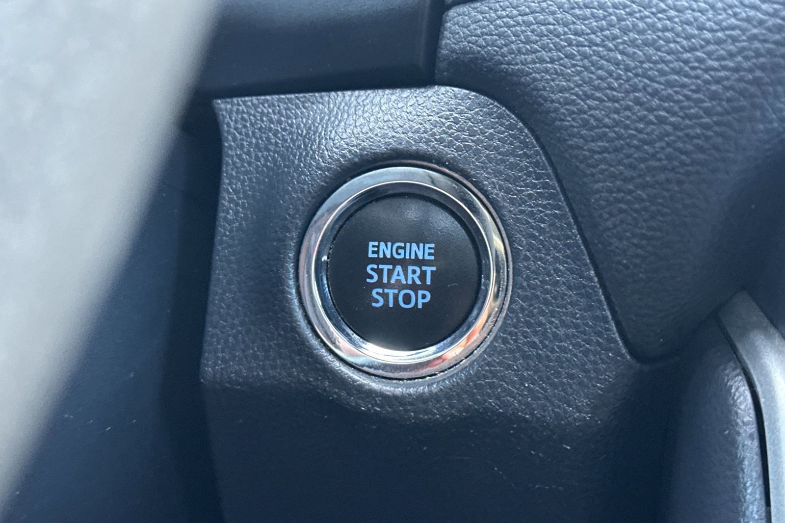 Used 2019 Toyota RAV4 XLE w/ Carpet Mat Package image 32