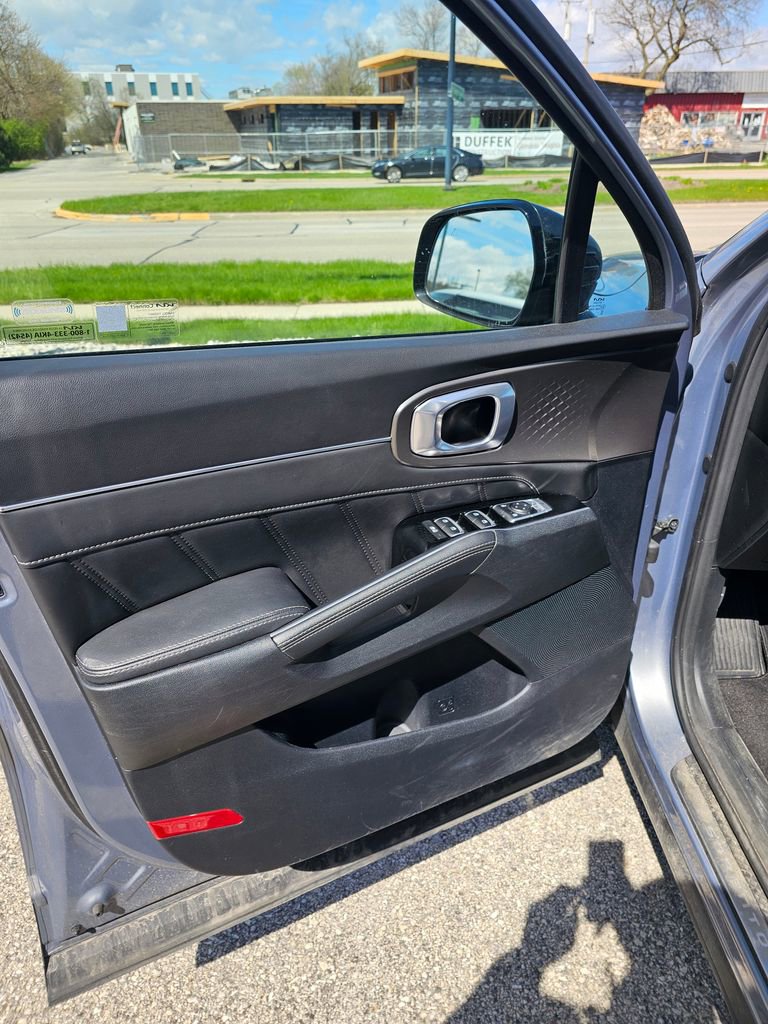 Used 2023 Kia Sorento SX AWD/4WD image 13