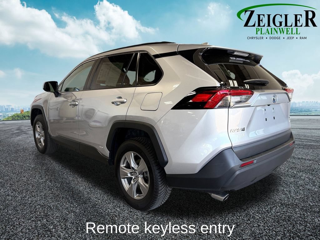 Used 2022 Toyota RAV4 XLE w/ Convenience Package AWD/4WD image 3