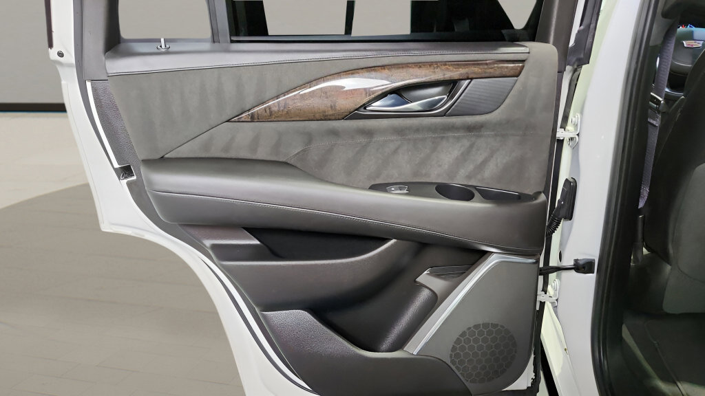 Used 2016 Cadillac Escalade Platinum image 37