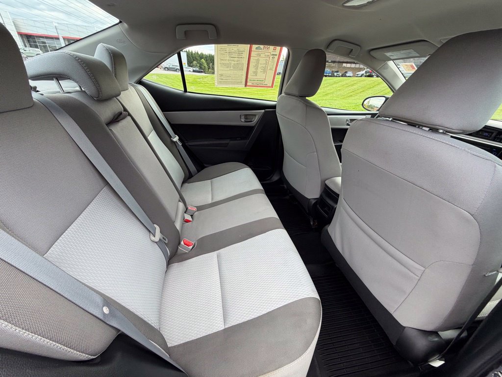 Used 2018 Toyota Corolla LE FWD image 38