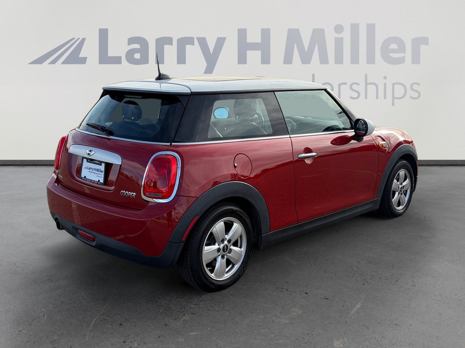 Used 2015 MINI Cooper 2-Door Hardtop image 6
