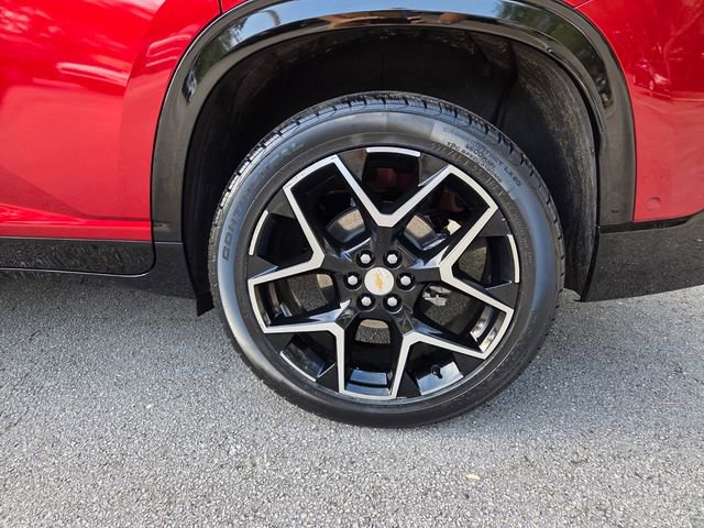 Used 2025 Chevrolet Traverse High Country FWD image 18