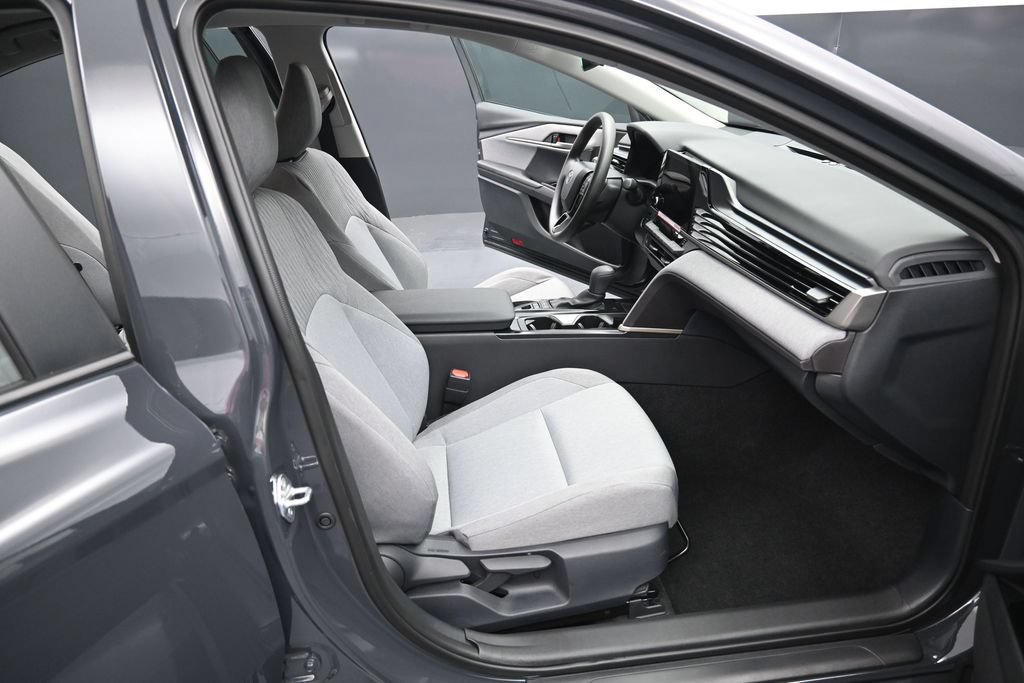 Used 2026 Toyota Camry LE FWD image 31