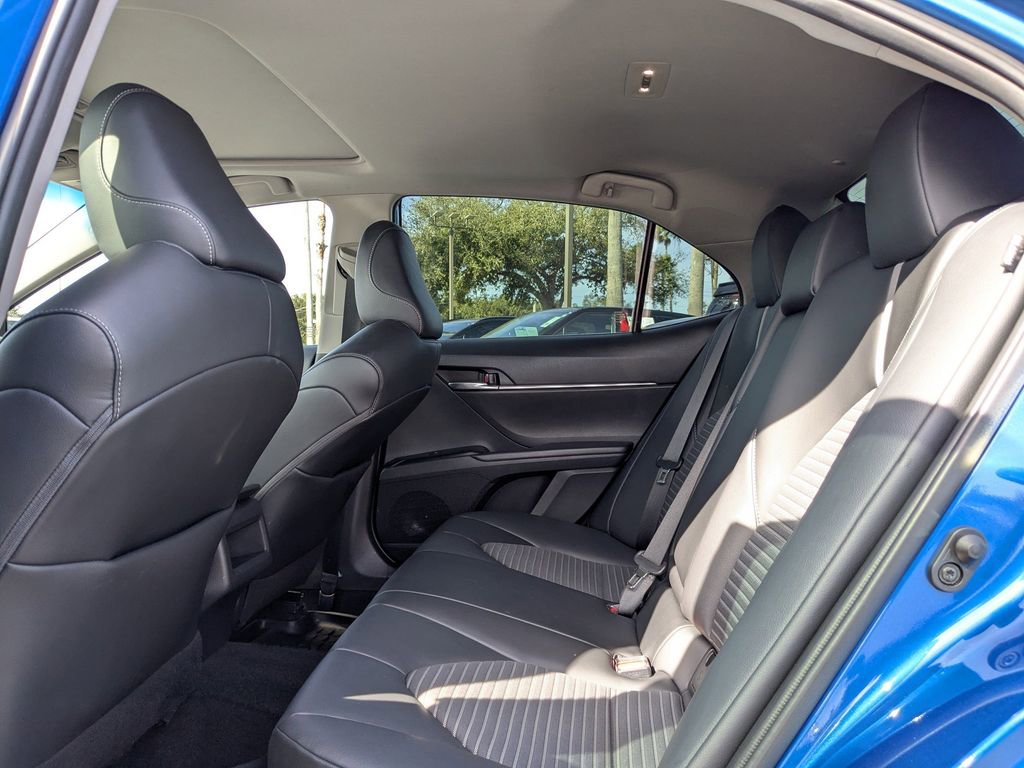 Used 2020 Toyota Camry SE w/ Moonroof Package image 13