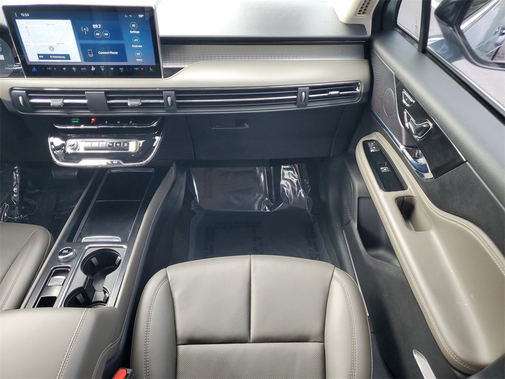 Used 2023 Lincoln Corsair FWD w/ Equipment Group 101A image 14