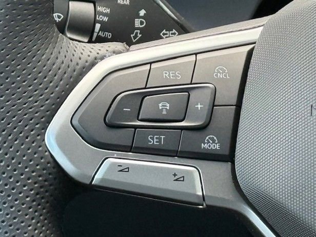 New 2025 Volkswagen Tiguan SE image 25