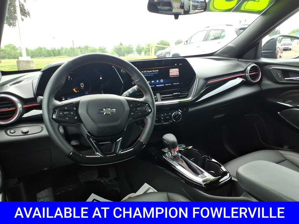 Used 2025 Chevrolet Trax RS w/ Sunroof Package FWD image 11
