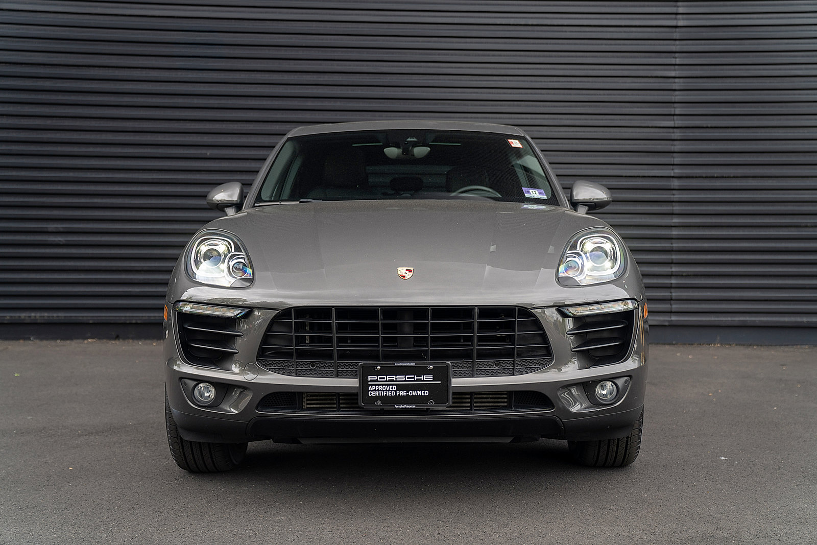Certified 2018 Porsche Macan AWD/4WD image 25