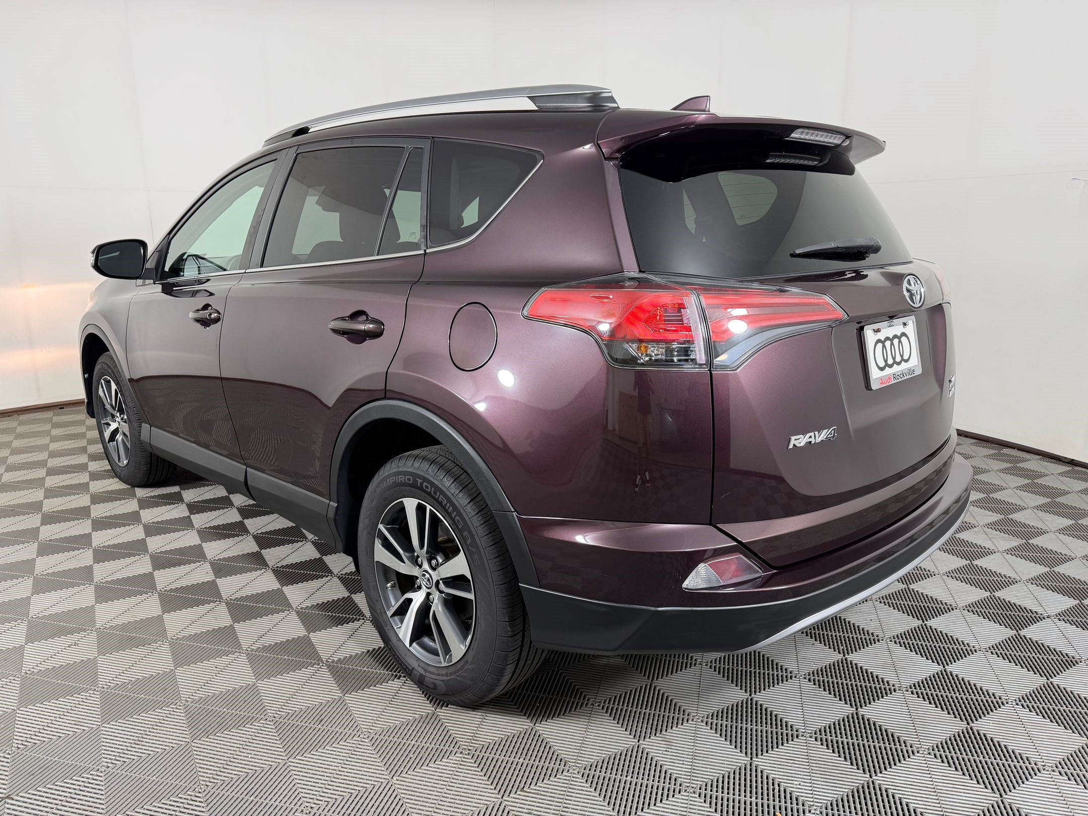 Used 2018 Toyota RAV4 XLE w/ Plus Extra Value Package AWD/4WD image 3