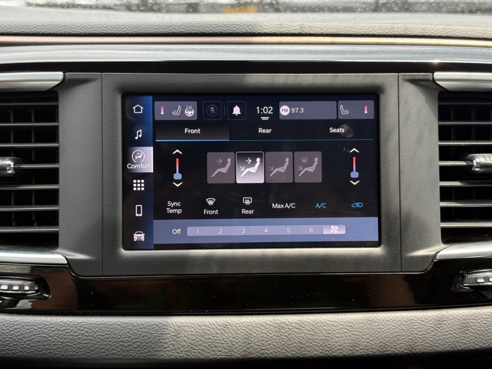 Used 2023 Chrysler Voyager LX FWD image 15