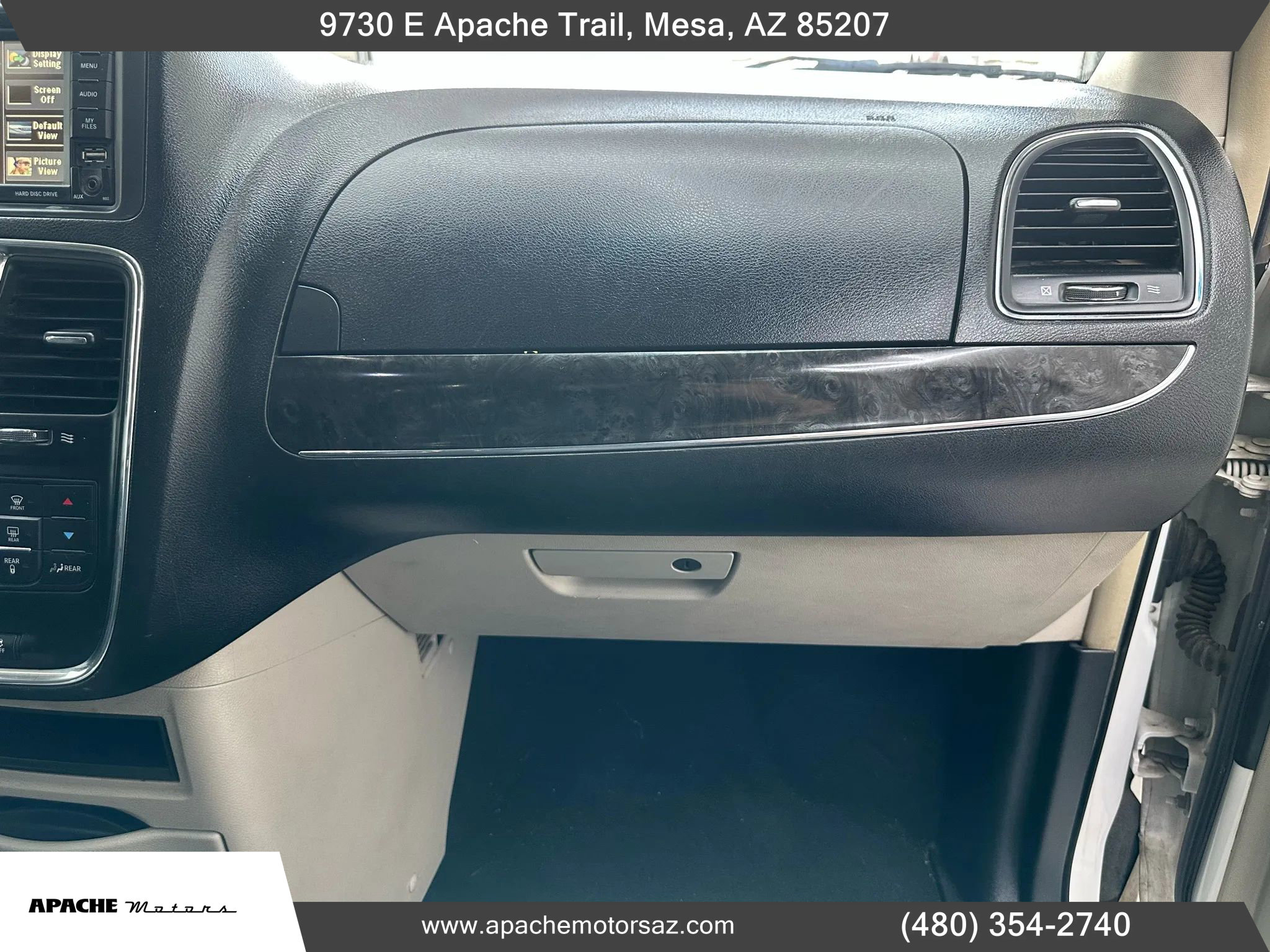 Used 2014 Chrysler Town & Country Touring image 44