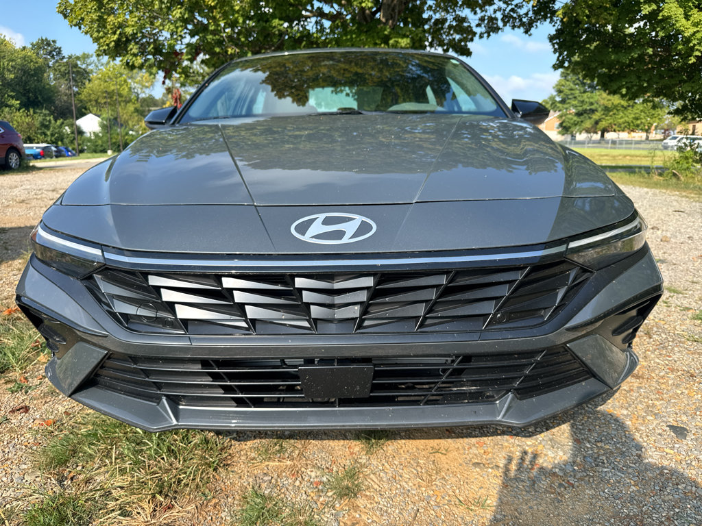 Used 2026 Hyundai Elantra SEL Sport Premium FWD image 2